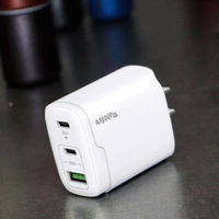 Pengisi Daya Dinding Cepat 40W PD QC3.0 USB+Type-C yang Sedang Tren dengan Colokan Multi-Region untuk Ponsel, Tablet & Laptop