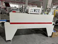 Machine d'emballage thermorétractable automatique à grande vitesse contrôlée par PLC avec moteurs servo 380V pour boîtes de conserve alimentaires