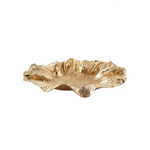 Plateau en métal lourd à surface ondulée unique, texture moulée, pour cuisine et salle à manger, articles de table en stock - Product Image 1