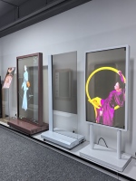 Écran OLED transparent 43% 30/55/77 pouces, 1,07 milliard de couleurs, 10 bits, revêtement AR, écran tactile capacitif, 60 Hz, angle de vision de 178°, pour hall d'entrée