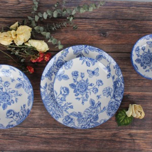 Service de table en <span class=keywords><strong>porcelaine</strong></span> à motif floral Rose de <span class=keywords><strong>Delft</strong></span> bleu et blanc, forme irrégulière - Product Image 1
