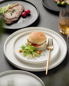 Assiette à steak et à pizza en céramique mate rétro de style occidental, adaptée pour les dîners dans les hôtels, les pubs et les restaurants modernes - Product Image 4