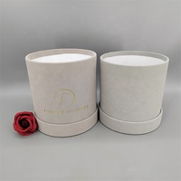 Boîtes cylindriques rondes grises avec couvercle, logo en feuille d'or mate, matériaux recyclés personnalisés OEM, revêtement UV, emballage cadeau pour fleurs