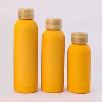 2025 nueva llegada 500ml 304 botella de agua aislada de acero inoxidable termo de vacío recubierto de goma de boca estrecha con tapa Camping caliente