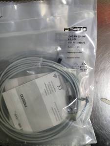 เซ็นเซอร์วัดระยะใกล้แบบแม่เหล็ก FESTO รุ่น SME-8M-DS-24V-K-2,5-OE 543862 สำหรับตรวจจับตำแหน่งกระบอกสูบ - Product Image 3