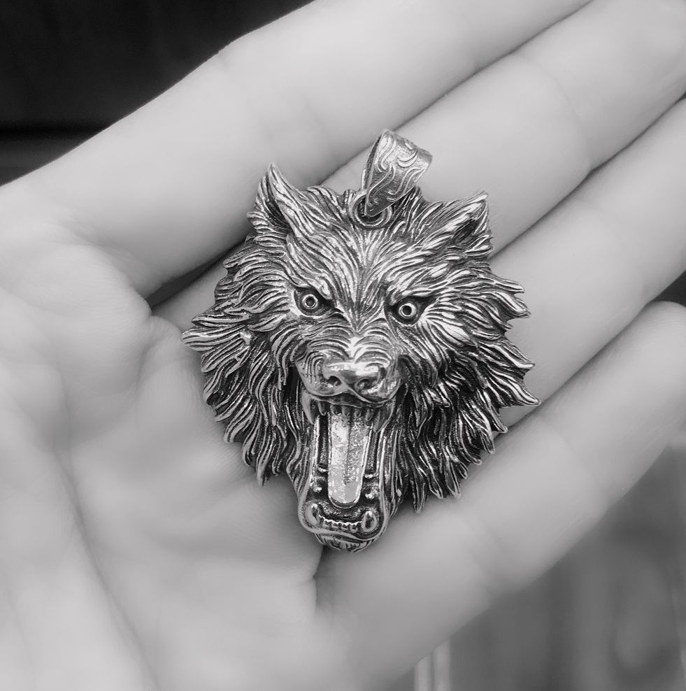 Small wolf head pendant 40*35*14mm