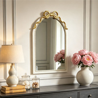 Miroir mural décoratif de luxe de style français, écologique, fait main, durable, avec cadre en bois cintré et ruban doré antique
