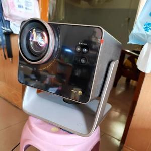 Nuevo Proyector Portátil C5 Ultra Max 2026, 4700lm, Láser Inteligente 3D 4K, Android 11, con Altavoces <span class=keywords><strong>JBL</strong></span> Integrados para Cine en Casa - Product Image 4