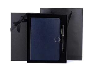 Set Regalo Taccuino A5 con Copertina Rigida in Similpelle, 100 Fogli, Rilegatura a Filo, Logo Personalizzato, Chiavetta USB, per Aziende - Product Image 1