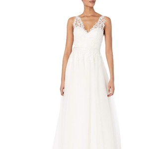 White A-Line Tulle Wedding Dress V-Neck Lace Bodice Natural Waistline Backless Simple Style - Product Image 4