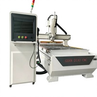 Machine CNC de nesting à changement d'outil automatique 1325 pour la production de meubles en bois, gravure, fraisage et découpe
