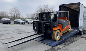 Chariot Élévateur Électrique Original Fabriqué en Italie Capacité de 12 Tonnes Hauteur de Levage de 6000 mm Modèle Portatif avec Garantie d'1 An - Product Image 4
