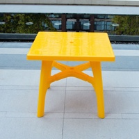 Table de salle à manger carrée en plastique d'extérieur, moderne, durable, légère et à prix abordable