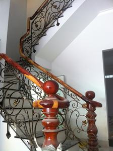 Escalera Moderna de Hierro Fabricada con Acero Sólido de 14x14 mm y Tres Años de Garantía, Alta Calidad - Product Image 3