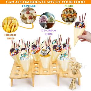 Soporte de madera para conos de helado con brochetas y conos para exhibir postres en fiestas - Product Image 4