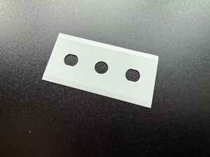 Оптовая цена: Керамические лезвия для бритвы из циркония с тремя отверстиями, 43*22*0.2 мм - Product Image 2