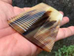 หวีผมทำจากเขาควายธรรมชาติ  งานแฮนด์เมด  ซี่หวีเรียบ  ป้องกันไฟฟ้าสถิต  สำหรับจัดแต่งทรงผมประจำวันและดูแลหนังศีรษะ - Product Image 5