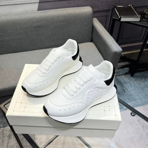 รองเท้าผ้าใบหนัง Alexander Vintage Thick Sole Runner รุ่นหนาพิเศษ พร้อมดีไซน์ตัดกันแบบ Mc. ดีไซน์ส่วนประกอบบริเวณส้นรองเท้าสำหรับผู้ชายและผู้หญิงสำหรับการเดินทางประจำวัน - Product Image 1