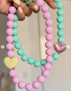 Collar de Cuentas Redondas de Acrílico Hechas a Mano, Collar con Corazón Esmaltado en Bloques de Color, Gargantilla Personalizada para Niñas - Product Image 6
