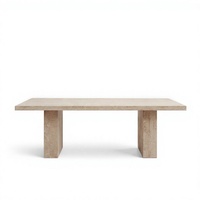 Table à manger en travertin beige, idéale pour les espaces de vie d'hôtels haut de gamme, les appartements et les hôtels.