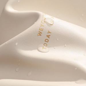 Organizador <span class=keywords><strong>de</strong></span> aseo <span class=keywords><strong>de</strong></span> viaje para mujer <span class=keywords><strong>de</strong></span> gran capacidad al por mayor, logotipo personalizado, cremallera reutilizable, letras <span class=keywords><strong>de</strong></span> PU impermeables a la moda - Product Image 4