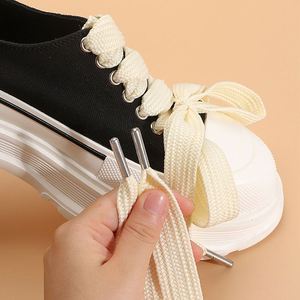 Cordones de Metal para Zapatos de Poliéster Reciclado en Blanco con Diseño Ancho para Cordones de Sudadera, Zapatos de Lona y Zapatillas - Product Image 2