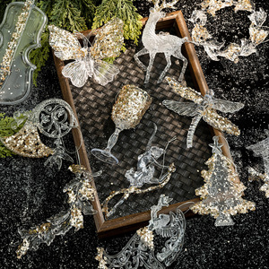 Decorazione Natalizia: Ornamento Trasparente in Acrilico a Forma di Fiocco di Neve, Angelo con Paillettes, Cristallo Pendente per Atmosfera Natalizia - Product Image 1
