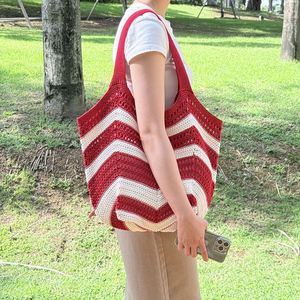 Bolso de Ganchillo de Gran Capacidad para Mujer, Estilo Vintage, con Cadena, Cierre Único, Impermeable, Otoño, Diseño de Letras y Conchas - Product Image 1