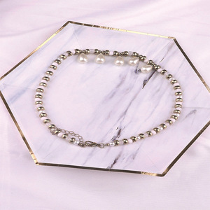 Collier ras du cou en fausses perles en forme de goutte d'eau, bijoux de fête pour femmes, forme de goutte d'eau, design géométrique en forme de U - Product Image 3