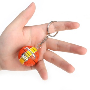 Venta al por mayor 3D equipo de baloncesto llavero personalizado fanáticos de los <span class=keywords><strong>deportes</strong></span> recuerdo regalos promocionales Mini baloncesto modelo llaveros - Product Image 3