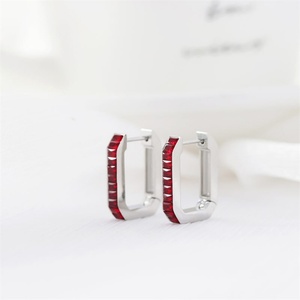 Pendientes Geométricos de Acero Inoxidable con Baño de Oro de 18k y Cristales, Venta al Por Mayor - Product Image 4