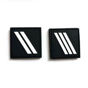 卸売カスタム3dシリコーンランクバッジラベルショルダーボードロゴゴムUk Pvcパッチフックとループ付き - Product Image 1