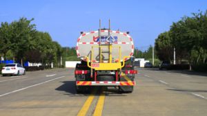 Camion arroseur diesel HOWO NX 4x2 <span class=keywords><strong>de</strong></span> 14 m, véhicule <span class=keywords><strong>de</strong></span> lavage routier robuste pour l'Amérique centrale - Product Image 4