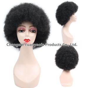 Perruque courte bouclée <span class=keywords><strong>afro</strong></span>-américaine européenne, noire, en fibre de <span class=keywords><strong>soie</strong></span> glacée haute température, résistante à la chaleur, avec serre-tête - Product Image 5