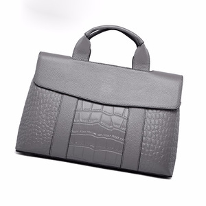 Sac à main vintage en daim, relaxant et très prisé, grande capacité, idéal pour les trajets quotidiens et un usage décontracté, sac à bandoulière. - Product Image 4
