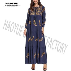 Vêtements islamiques modernes, robe longue plissée marine avec broderie <span class=keywords><strong>de</strong></span> feuilles, abaya plissée avec feuilles - Product Image 2