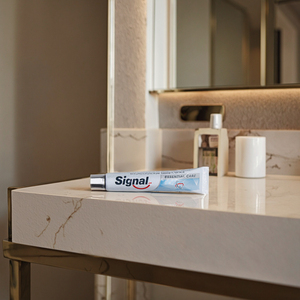 <span class=keywords><strong>Dentifrice</strong></span> <span class=keywords><strong>Signal</strong></span> en tube aluminium 10g – Blanchissant, Nettoyant, Protection contre les caries, Fluorure – Idéal pour les voyages et l'hôtellerie – Éco Unilever - Product Image 4