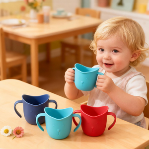 Plastique Mignon Enfants <span class=keywords><strong>Tasse</strong></span> Bébé Formation Boire Tout-petits Enfants Apprentissage Alimentation Gobelets D'eau Avec Poignée - Product Image 1