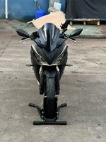 Moto sportive QJMOTOR 350cc d'occasion, bicylindre en parallèle refroidi par liquide, noir mat