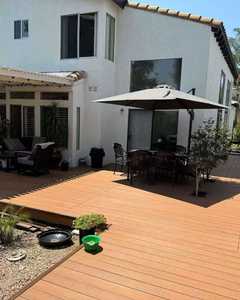 Tarima Exterior de WPC Pet Friendly, Suelo Compuesto Impermeable, Tipo Piso Deck Sólido o Hueco de Grano Flotante para Piscina - Product Image 5