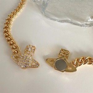 Collana Saturno Tridimensionale della Regina Madre Vivienne, Ciondolo in Lega con Catena a O, Versatile, Semplice, Lusso Leggero, Alla Moda - Product Image 1