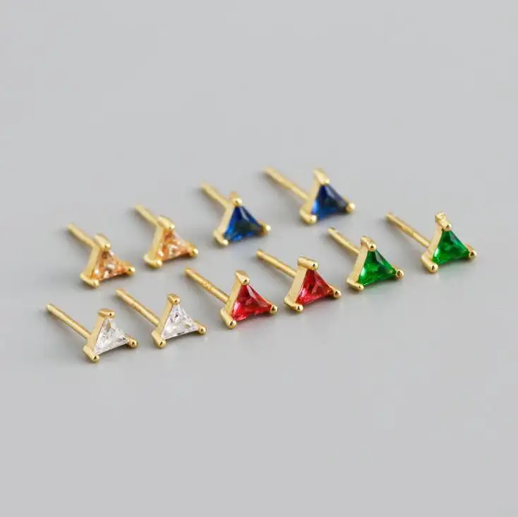 Orecchini a triangolo in oro carino minimalista alla moda cartilagine di cristallo CZ zircone cubico piccoli orecchini Multi pietra