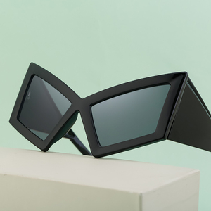 Partagas Fashion Fantaisie Oeil de Chat Designer Logo Personnalisé Irrégulier Monture Surdimensionnée UV400 Nuances Lunettes de Soleil Lunettes de Soleil pour Femmes - Product Image 3