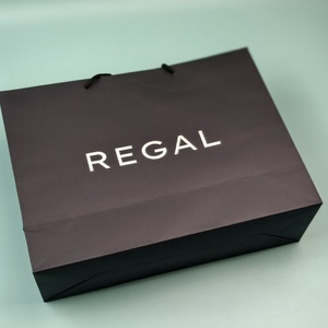 Sacs en papier kraft personnalisés de luxe pour cadeaux, sacs d'emballage imprimés blancs et bruns avec votre propre logo - Product Image 5