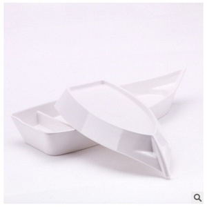 Plato de melamina blanco en forma de barco tamaño A5 para sushi, aperitivos, uso en hoteles y fiestas - Product Image 1