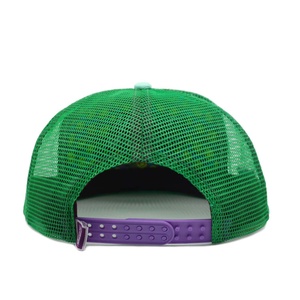 Gorra Trucker Snapback de Visera Plana con Logotipo Bordado Personalizado, Estilo Deportivo y Moderno para Cabezas Grandes, Tela Oxford Estampada, Logotipo de Goma - Product Image 4