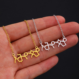 Collares de acero inoxidable Colgantes de patrón único Disponible Plata chapada en oro para mujeres - Product Image 2