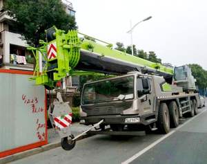 Grúa Hidráulica para Camión de 25 Toneladas ZOOMLION ZTC250V532, Grúa Móvil de Servicio Pesado para Proyectos de Construcción, Elevación de Puentes y Carreteras - Product Image 1