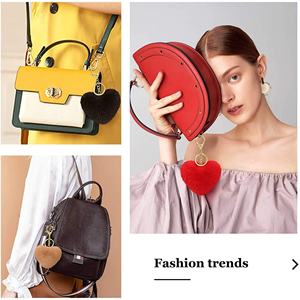 Llaveros de Corazón de Peluche Suave, Llaveros con Dijes de Pelo Sintético Colorido, Pompones Esponjosos, Bolas de Pompón para Mujeres y Niñas - Product Image 5
