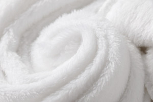 Peignoirs d'hôtel en microfibre corail blanc moelleux, fournis directement par l'usine professionnelle - Product Image 4